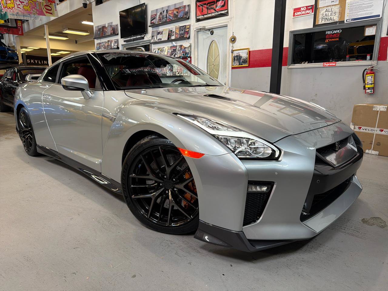 Used 2018 Nissan GT-R Premium w/ Premium Interior Package AWD/4WD video 1
