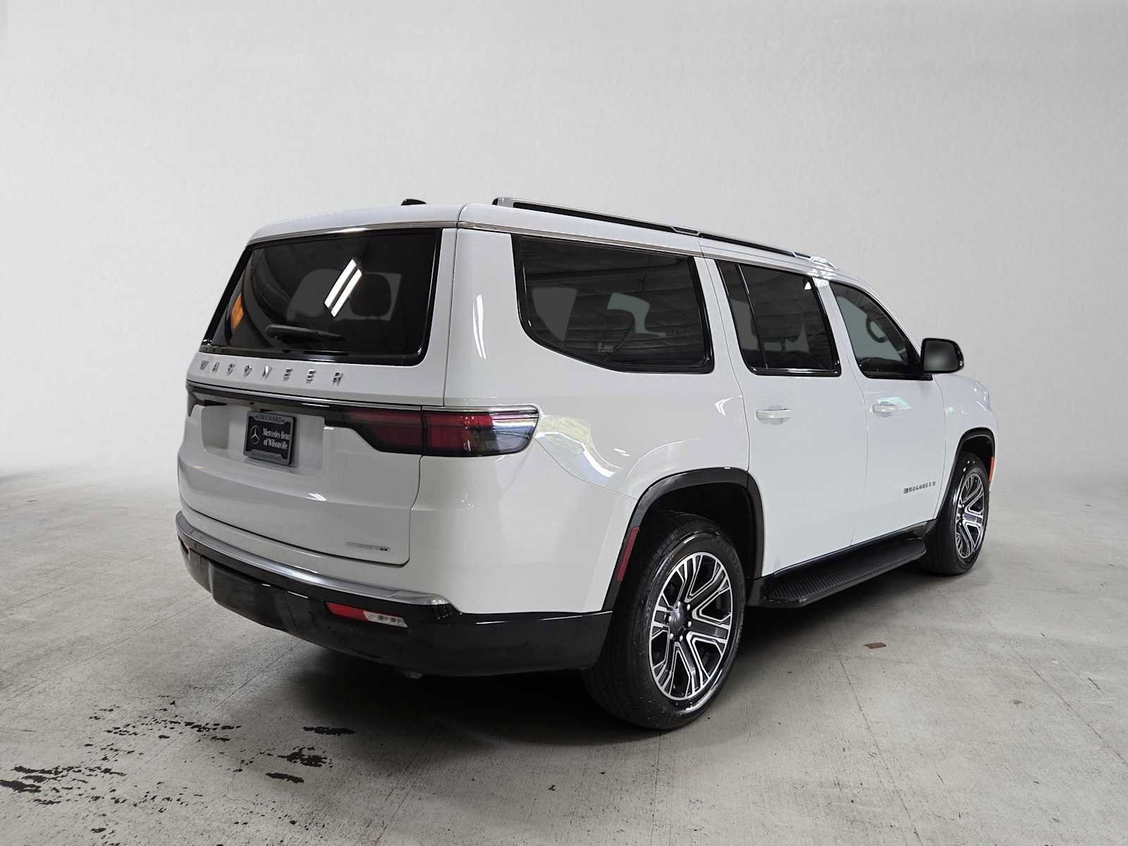 Used 2024 Jeep Wagoneer Series II AWD/4WD image 3