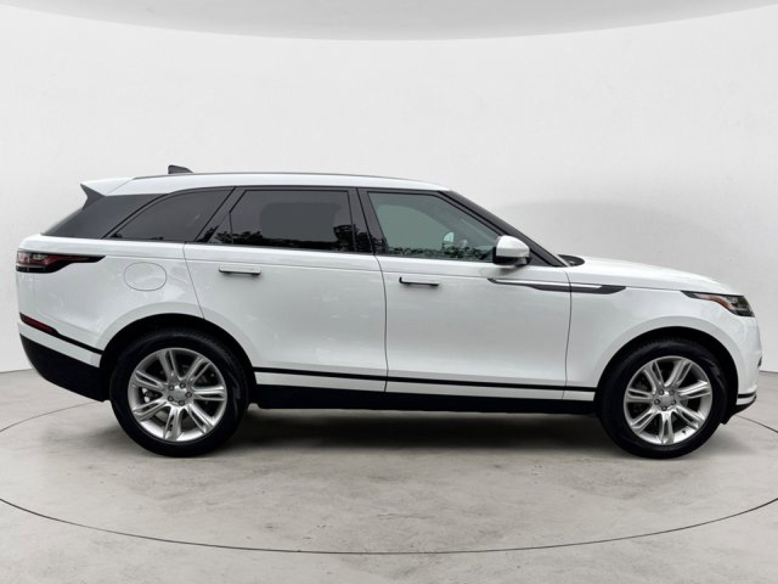 Certified 2022 Land Rover Range Rover Velar S image 3