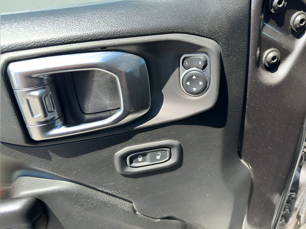 Used 2021 Jeep Gladiator Mojave AWD/4WD image 13