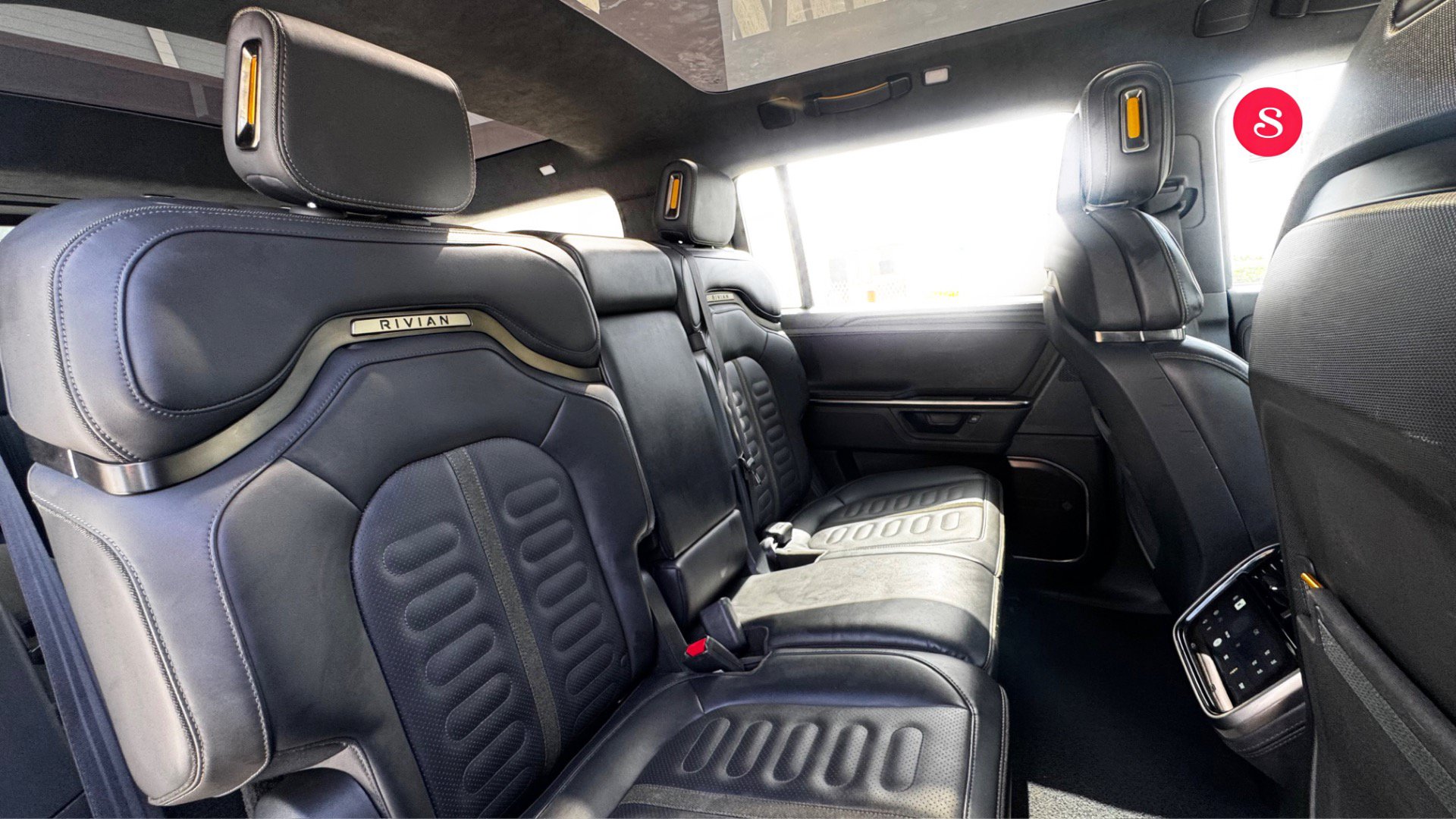 Used 2025 Rivian R1S Adventure AWD/4WD image 21