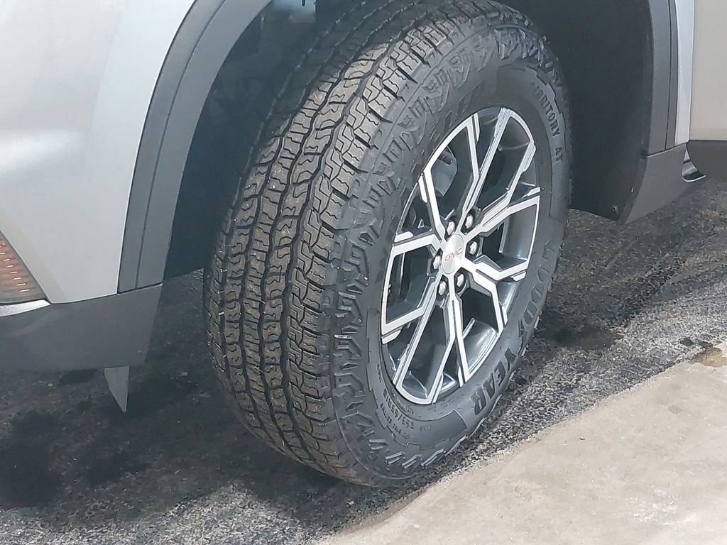 New 2025 GMC Acadia AT4 w/ LPO, Floor Liner Package AWD/4WD image 36