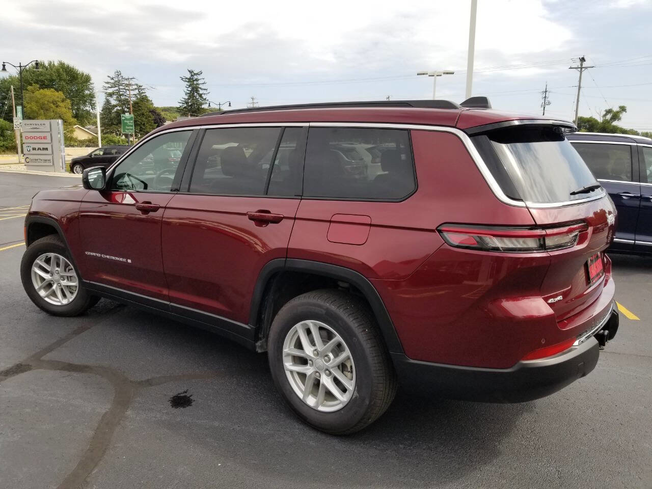 Certified 2024 Jeep Grand Cherokee L Laredo w/ Trailer Tow Package image 5