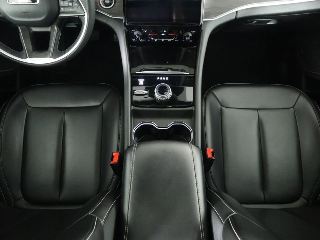 Used 2024 Jeep Grand Cherokee L Limited image 17