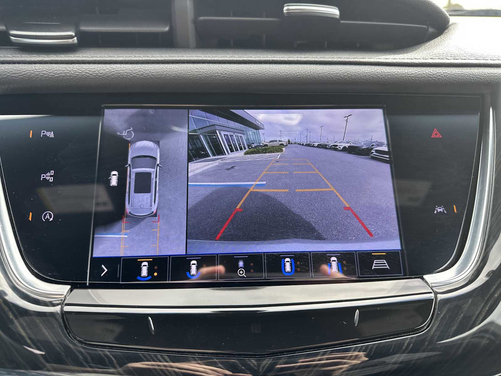 Used 2020 Cadillac XT6 Premium Luxury image 15