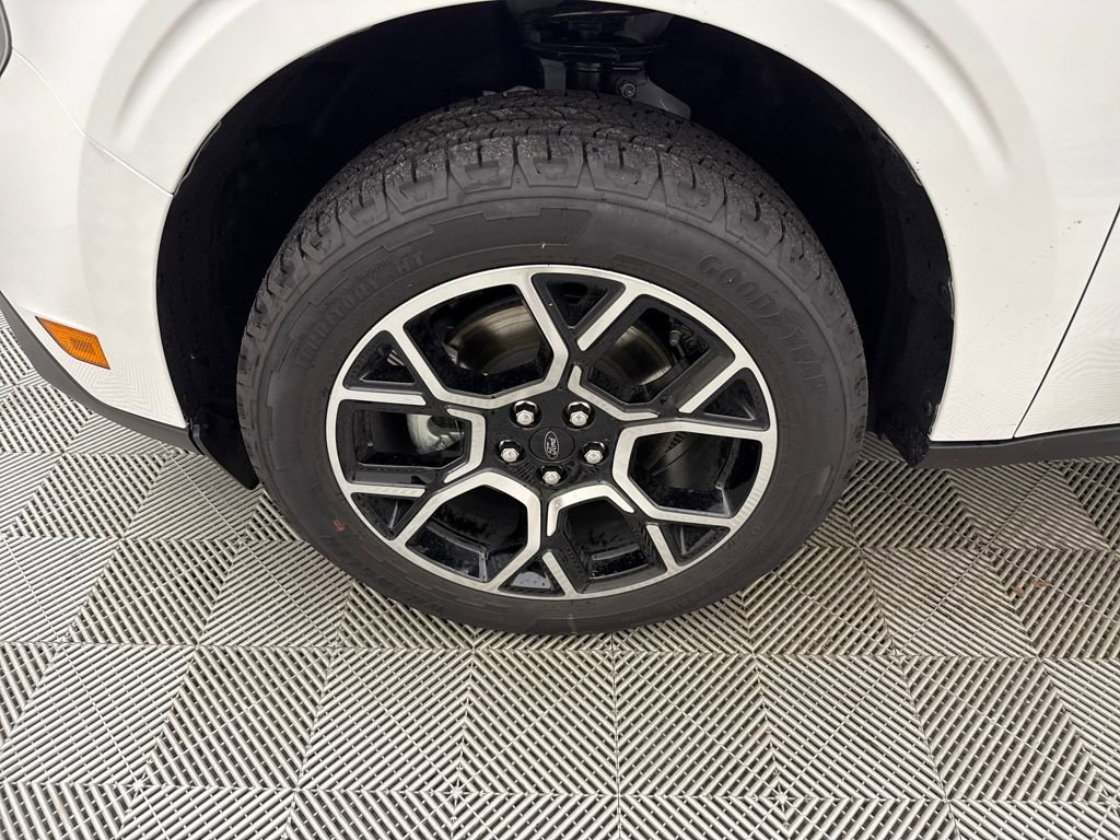 New 2025 Ford Maverick Lariat w/ 4K Tow Package image 17