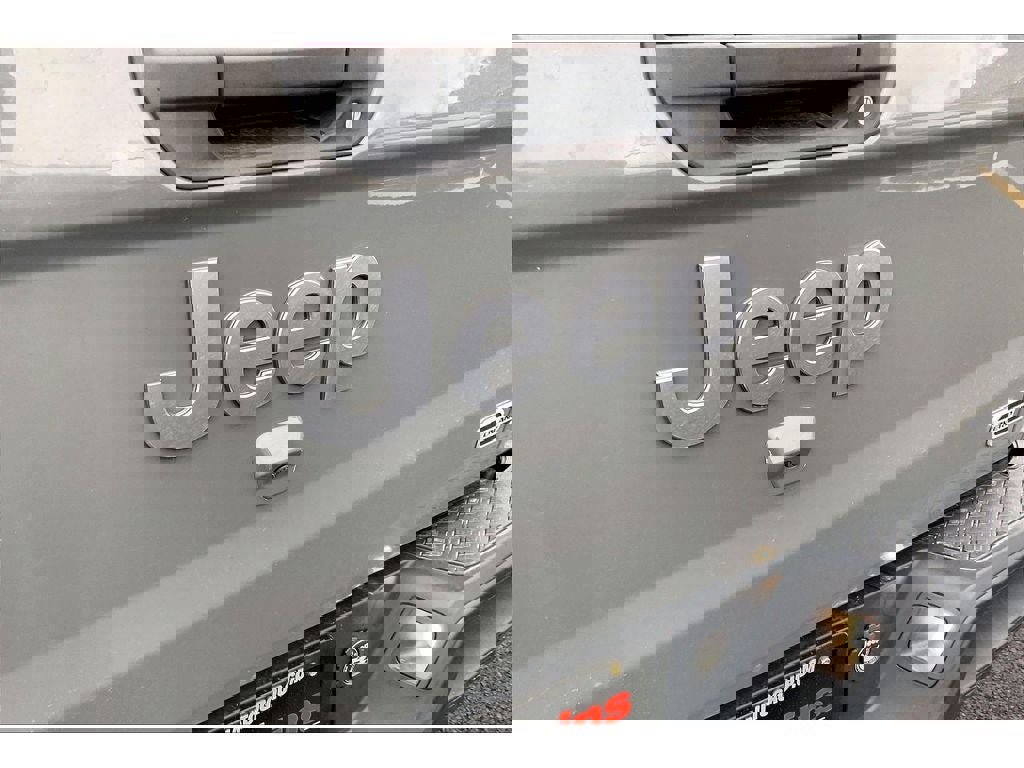 Used 2020 Jeep Gladiator Overland w/ Popular Equipment Package image 32