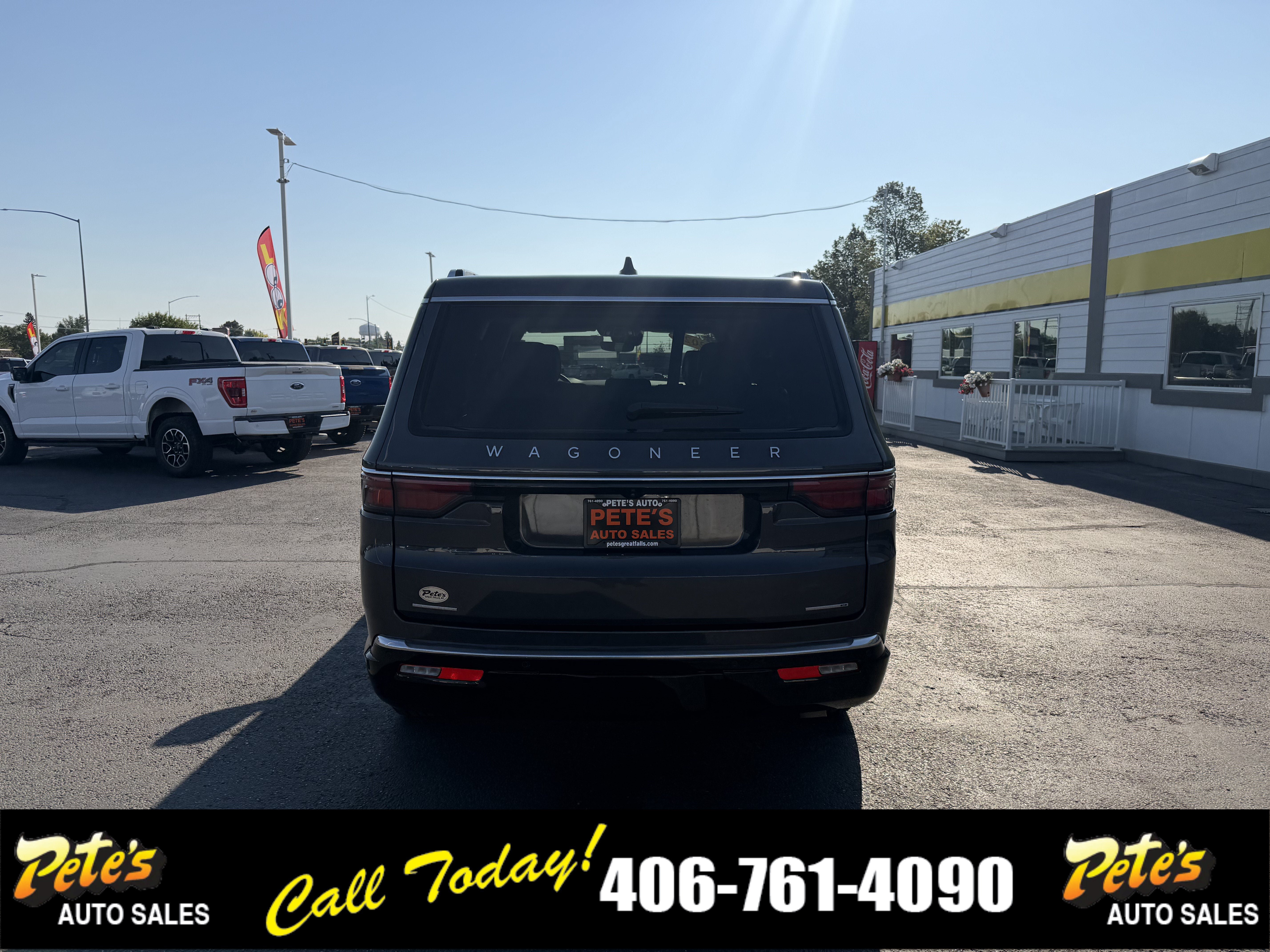 Used 2022 Jeep Wagoneer Series III w/ Flexible Seating Group AWD/4WD image 3