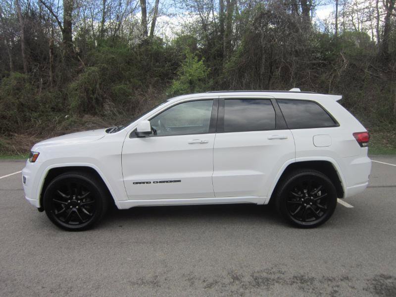 Used 2020 Jeep Grand Cherokee Altitude image 2