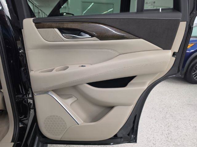 Used 2020 Cadillac Escalade Luxury AWD/4WD image 36