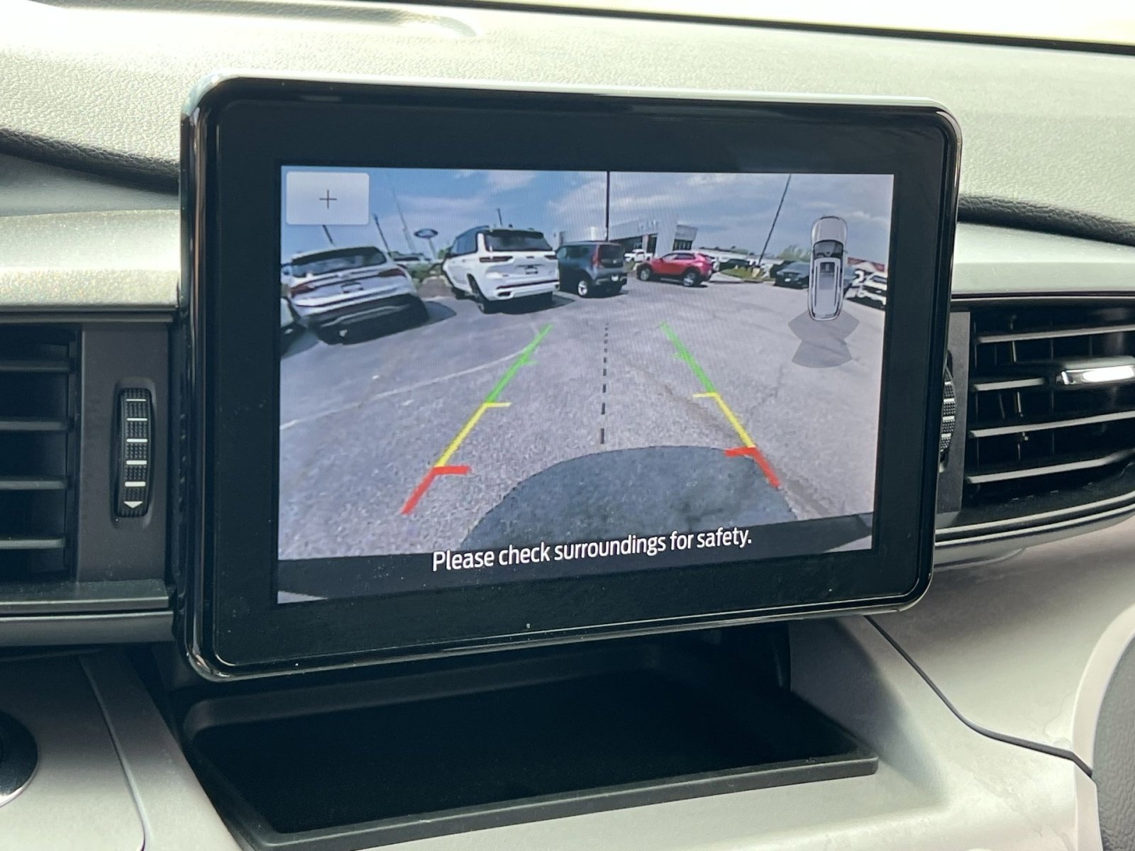 Used 2023 Ford Explorer XLT AWD/4WD image 27