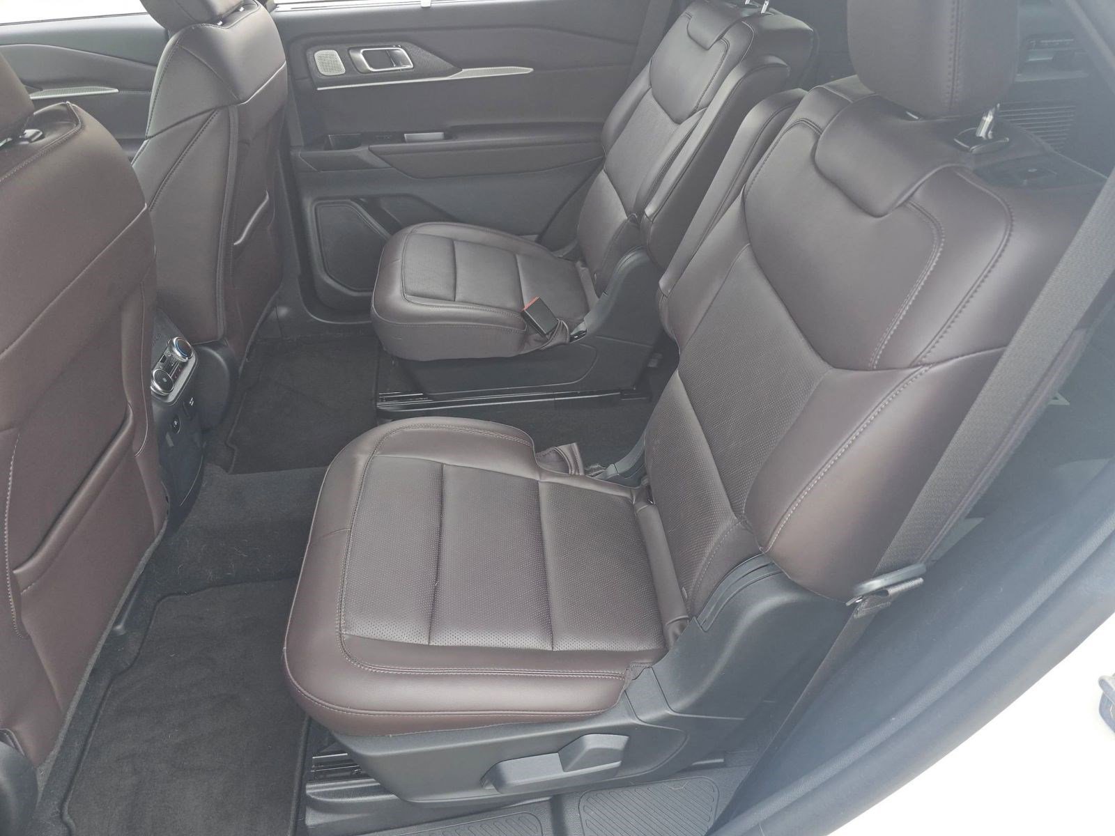 Used 2025 Ford Explorer Platinum image 12