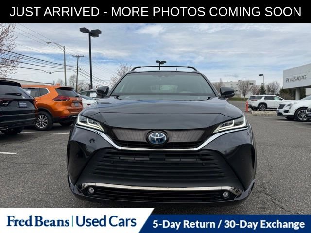 Used 2023 Toyota Venza Nightshade image 2