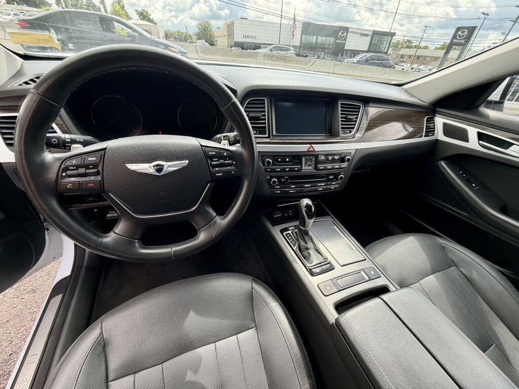 Used 2016 Hyundai Genesis 3.8 RWD image 14