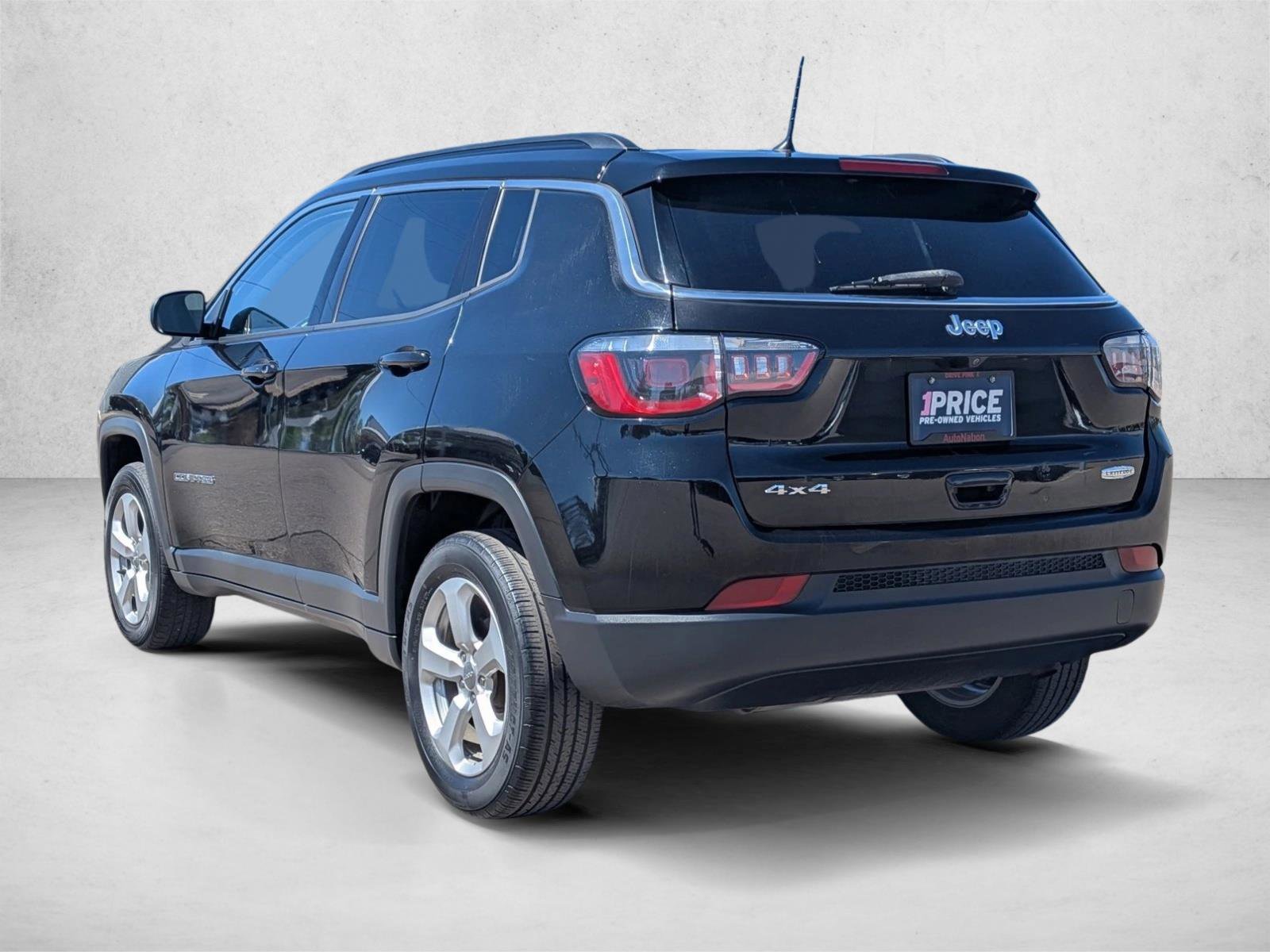Used 2017 Jeep Compass Latitude AWD/4WD image 7
