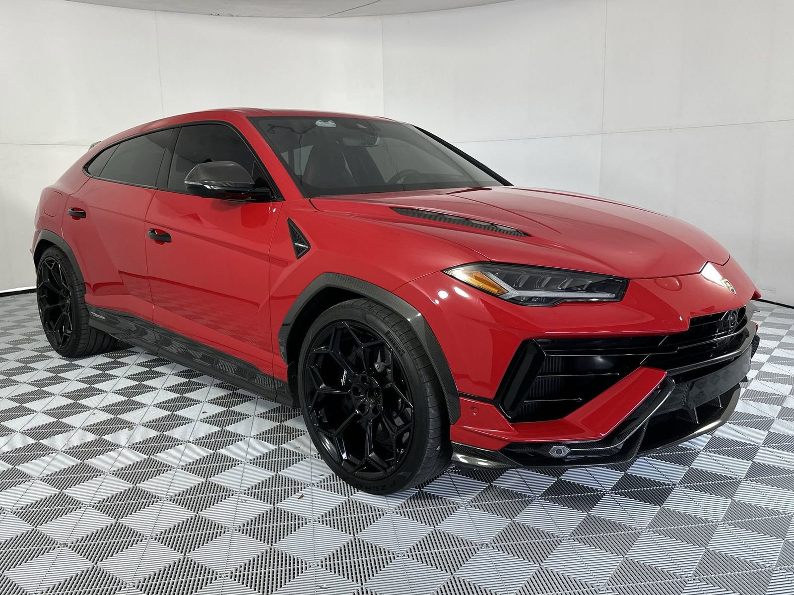 Used 2023 Lamborghini Urus Performante AWD/4WD image 2
