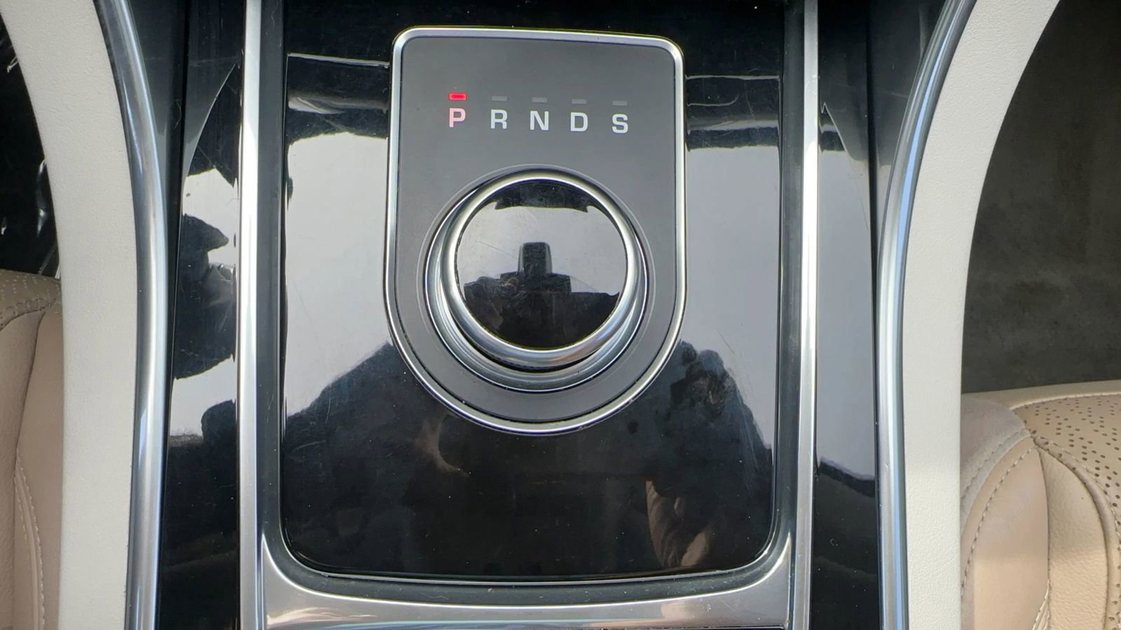 Used 2017 Jaguar XF Premium RWD image 16