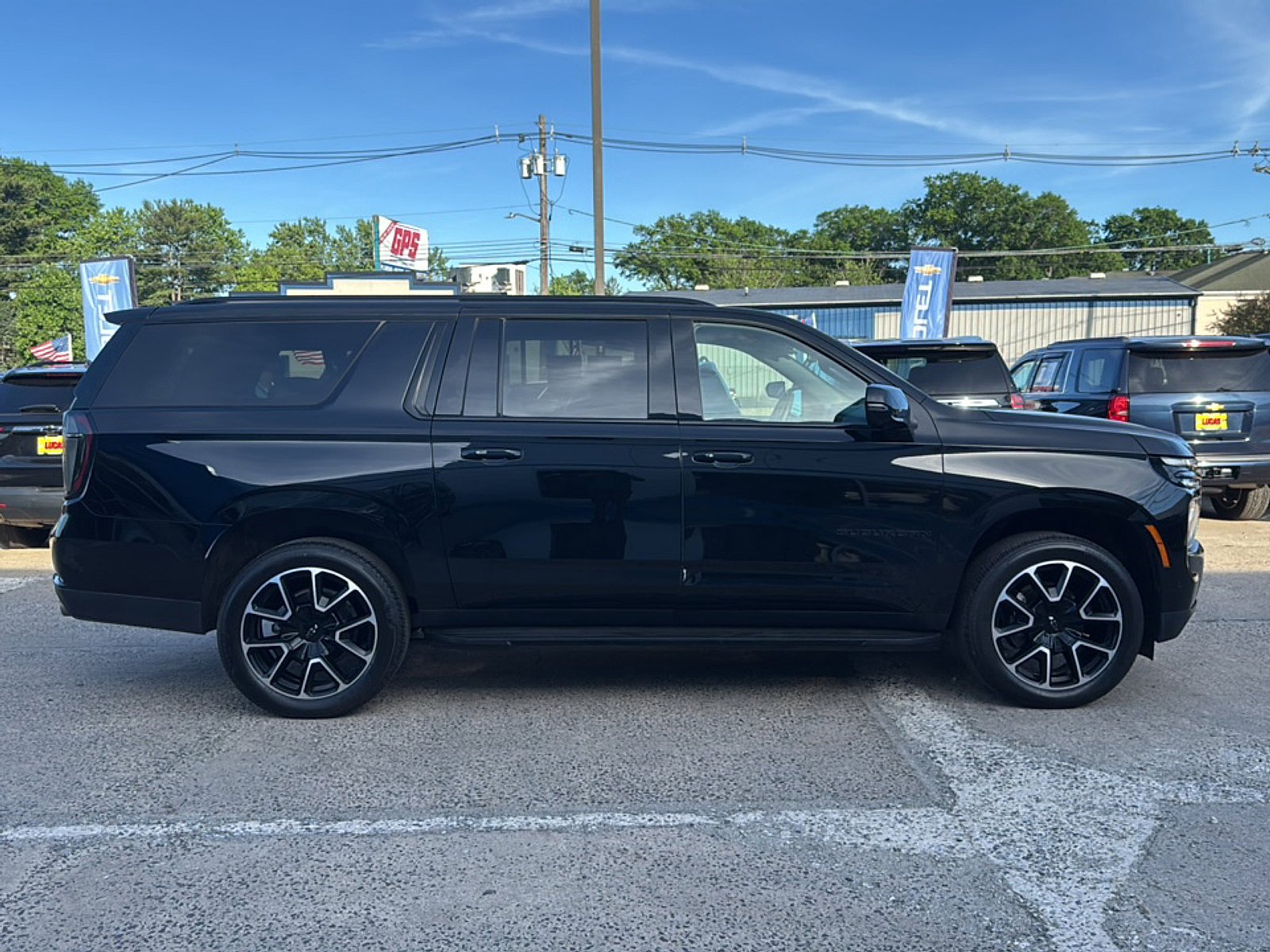 Used 2025 Chevrolet Suburban RST w/ Comfort Package AWD/4WD image 9