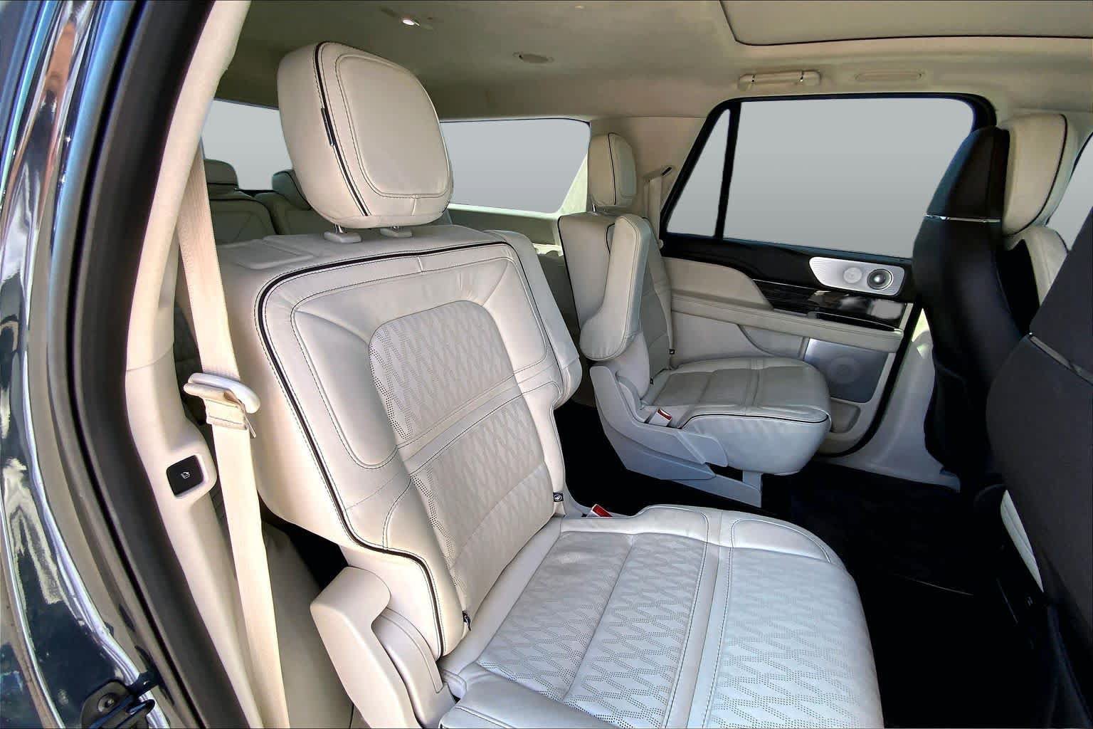 Used 2021 Lincoln Navigator L Black Label w/ Cargo Convenience Package AWD/4WD image 18