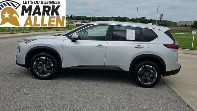 Used 2025 Nissan Rogue SV FWD image 5