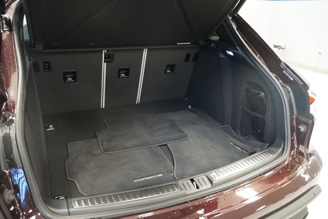 Certified 2026 Porsche Macan Turbo AWD/4WD image 9