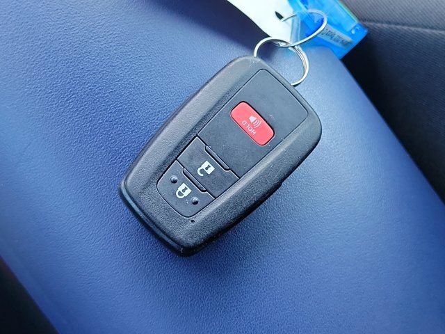Used 2021 Toyota C-HR XLE FWD image 27