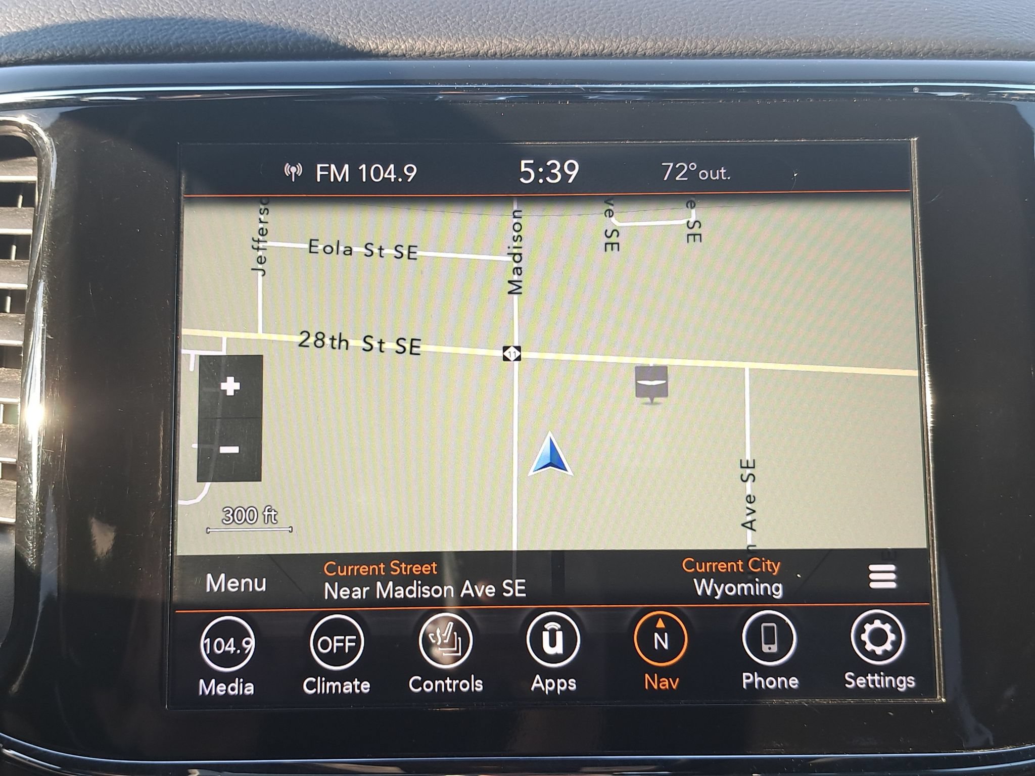 Used 2020 Jeep Grand Cherokee Altitude AWD/4WD image 23