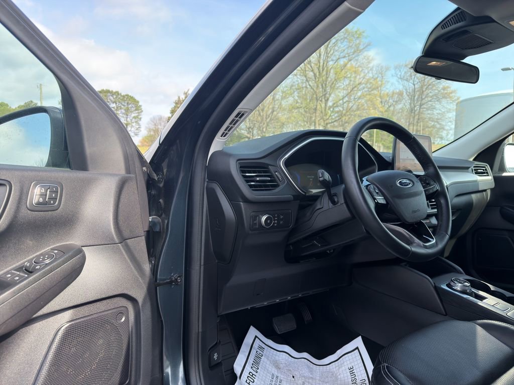 Used 2022 Ford Escape SEL w/ Technology Package image 16