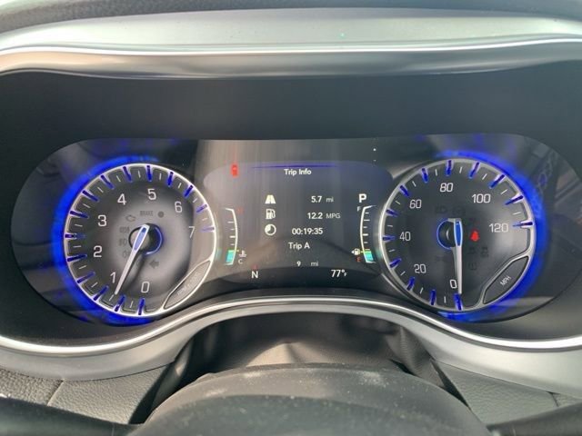 New 2026 Chrysler Pacifica Limited w/ Uconnect Theater Family Group image 14