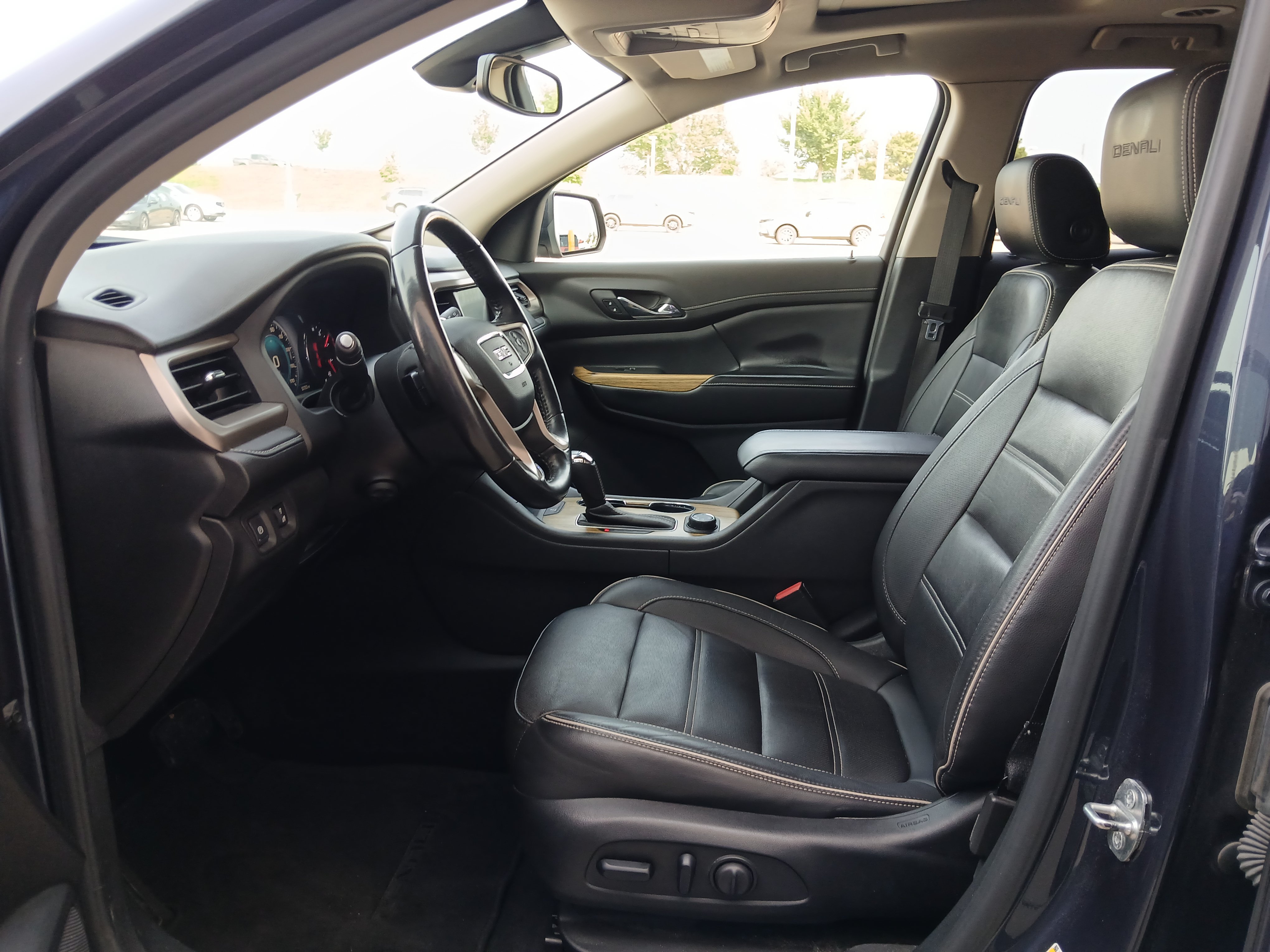 Used 2019 GMC Acadia Denali w/ Technology Package AWD/4WD image 8