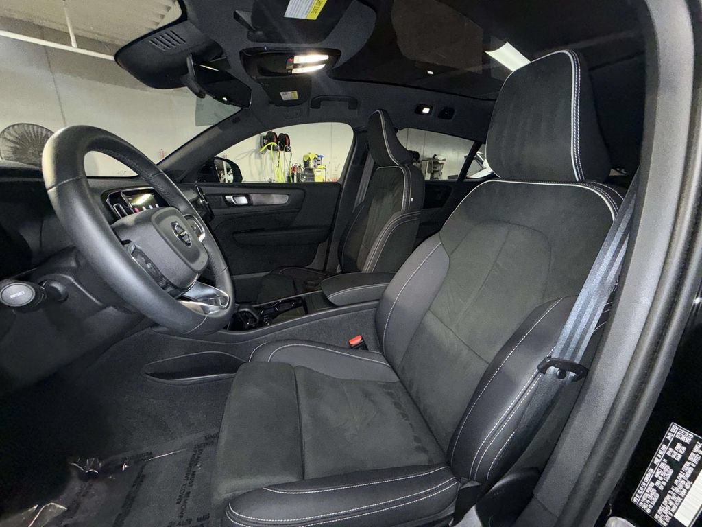 Used 2023 Volvo C40 P8 Recharge Plus w/ Climate Package AWD/4WD image 2