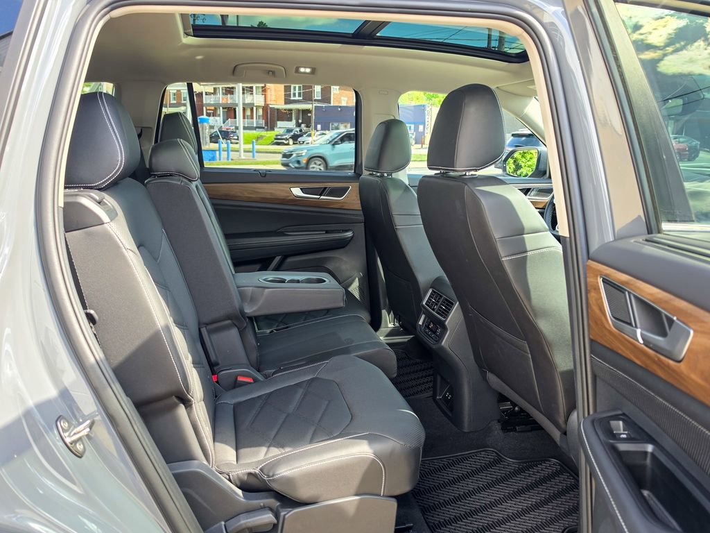 Certified 2025 Volkswagen Atlas SE w/ Panoramic Sunroof Package AWD/4WD image 31