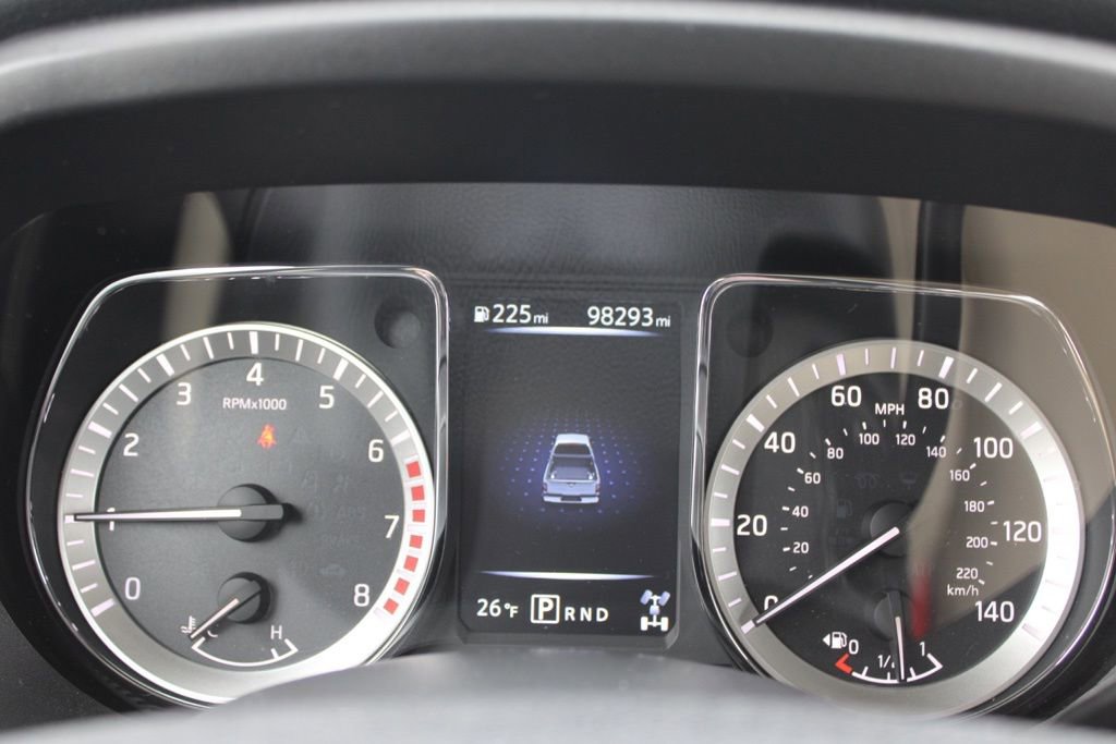 Used 2017 Nissan Titan SV image 31