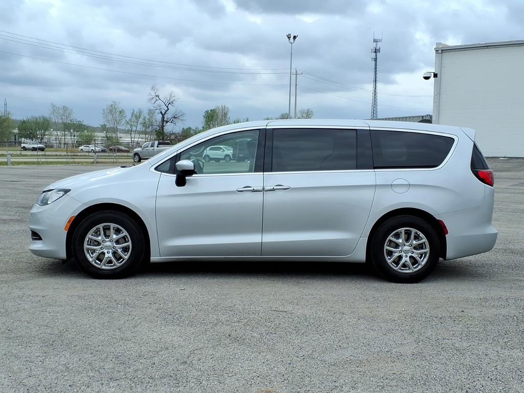 Used 2023 Chrysler Voyager LX image 6