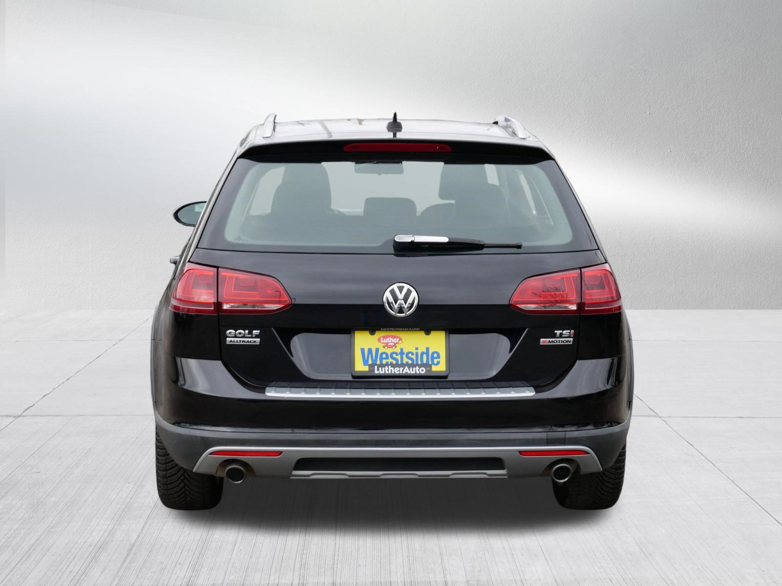 Used 2017 Volkswagen Golf Alltrack S image 6