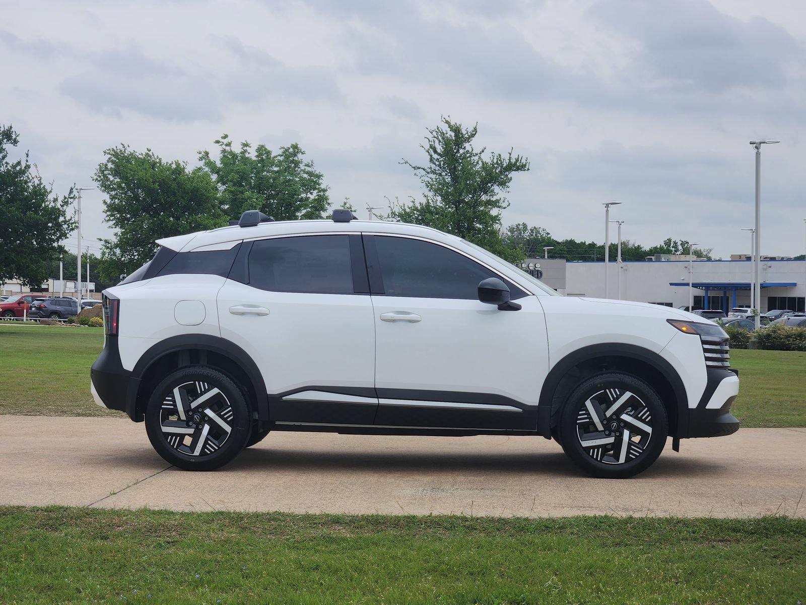 New 2026 Nissan Kicks SV w/ Charging Package FWD image 7