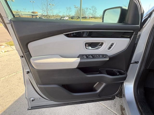 Used 2024 Honda Pilot Touring image 10