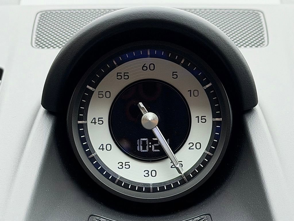 Certified 2024 Porsche 911 Dakar image 14