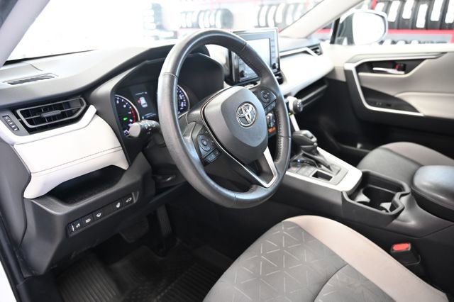 Used 2021 Toyota RAV4 XLE w/ Convenience Package AWD/4WD image 23