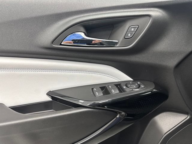 New 2026 Chevrolet Trax LT w/ Midnight Edition FWD image 9
