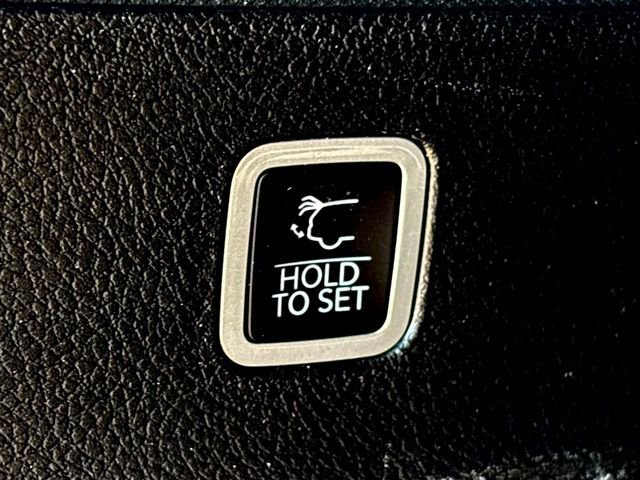 Used 2023 Jeep Wagoneer L Series II image 30