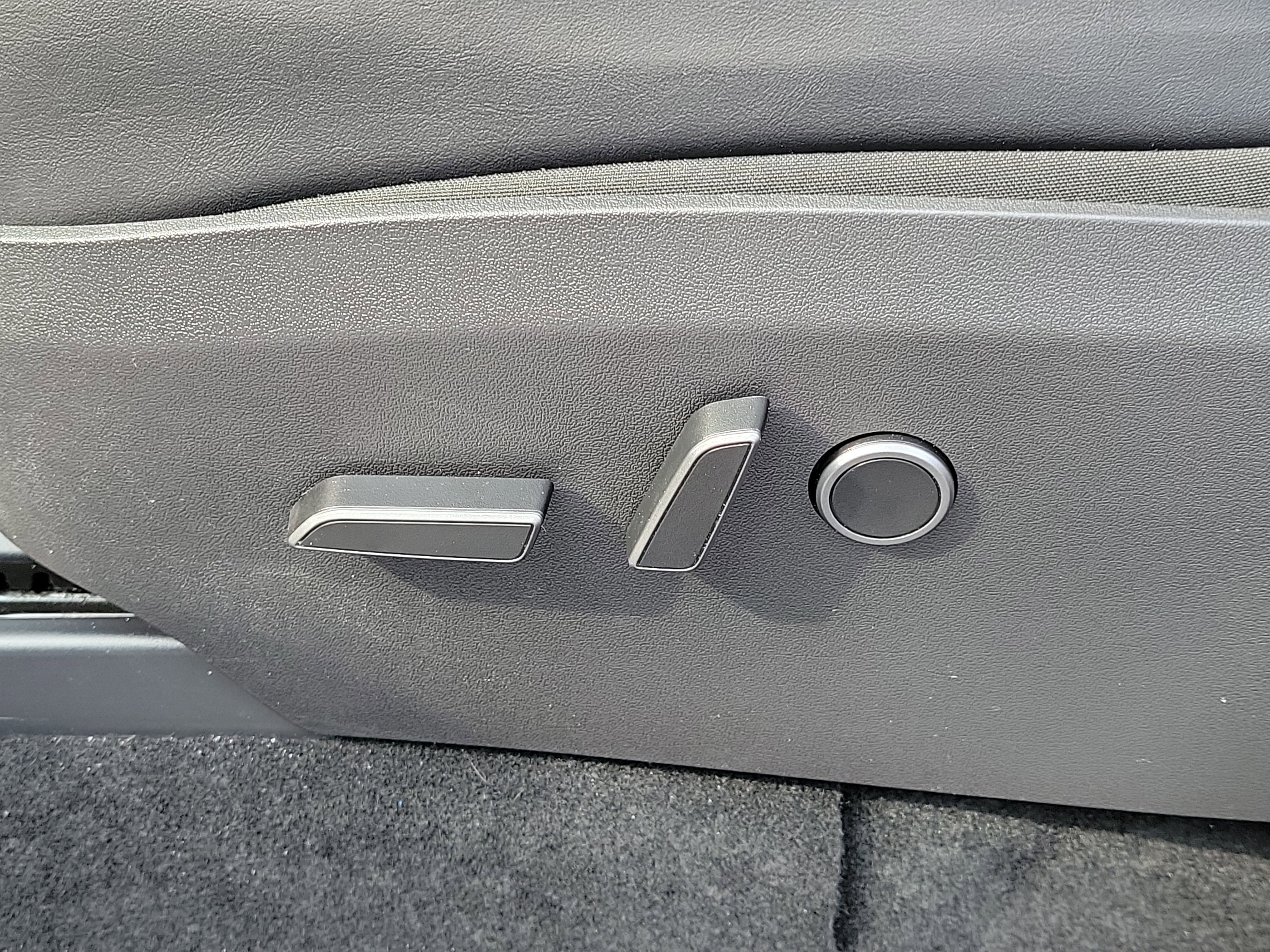 Used 2022 Tesla Model Y Long Range AWD/4WD image 19
