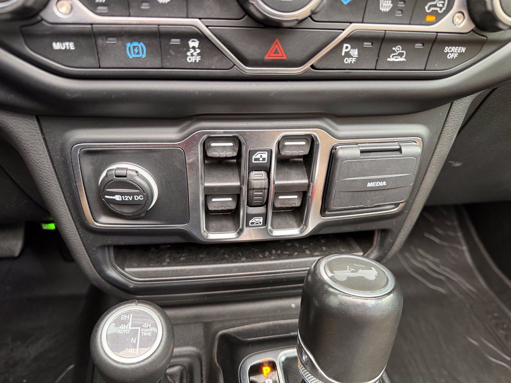 Used 2023 Jeep Wrangler Unlimited Sahara w/ Cold Weather Group AWD/4WD image 40