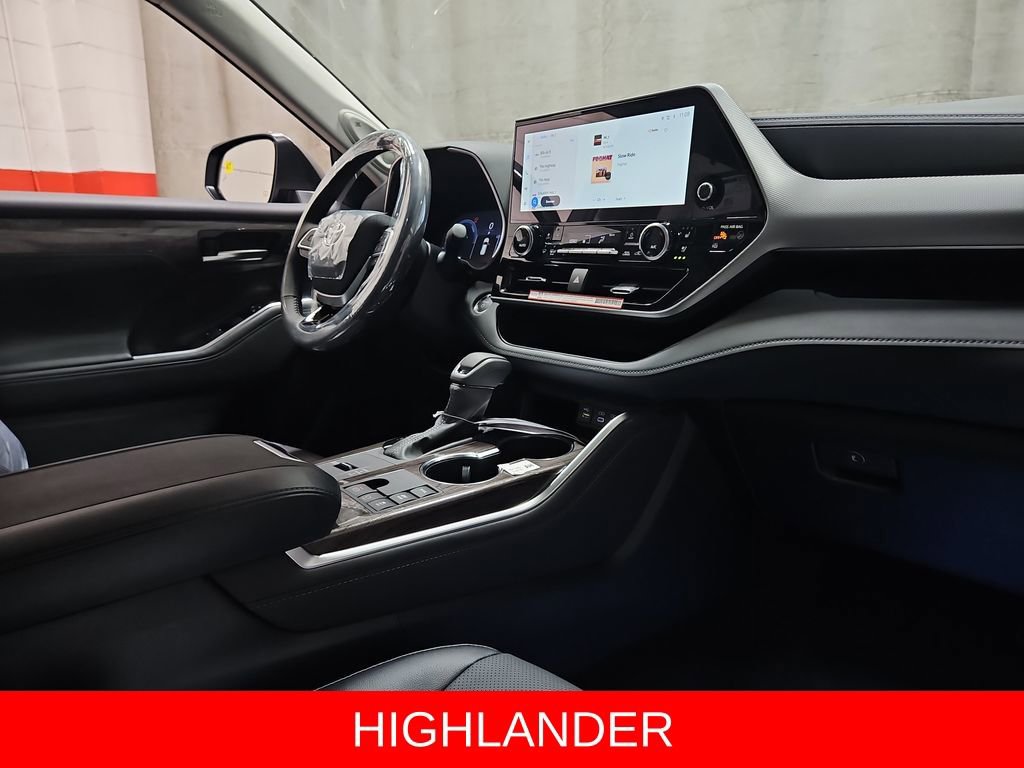 New 2026 Toyota Highlander Platinum image 28