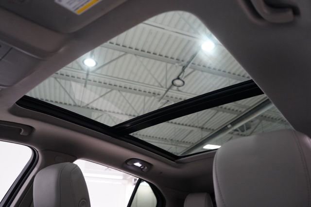 Used 2023 Cadillac XT4 Luxury w/ Cold Weather Package image 18