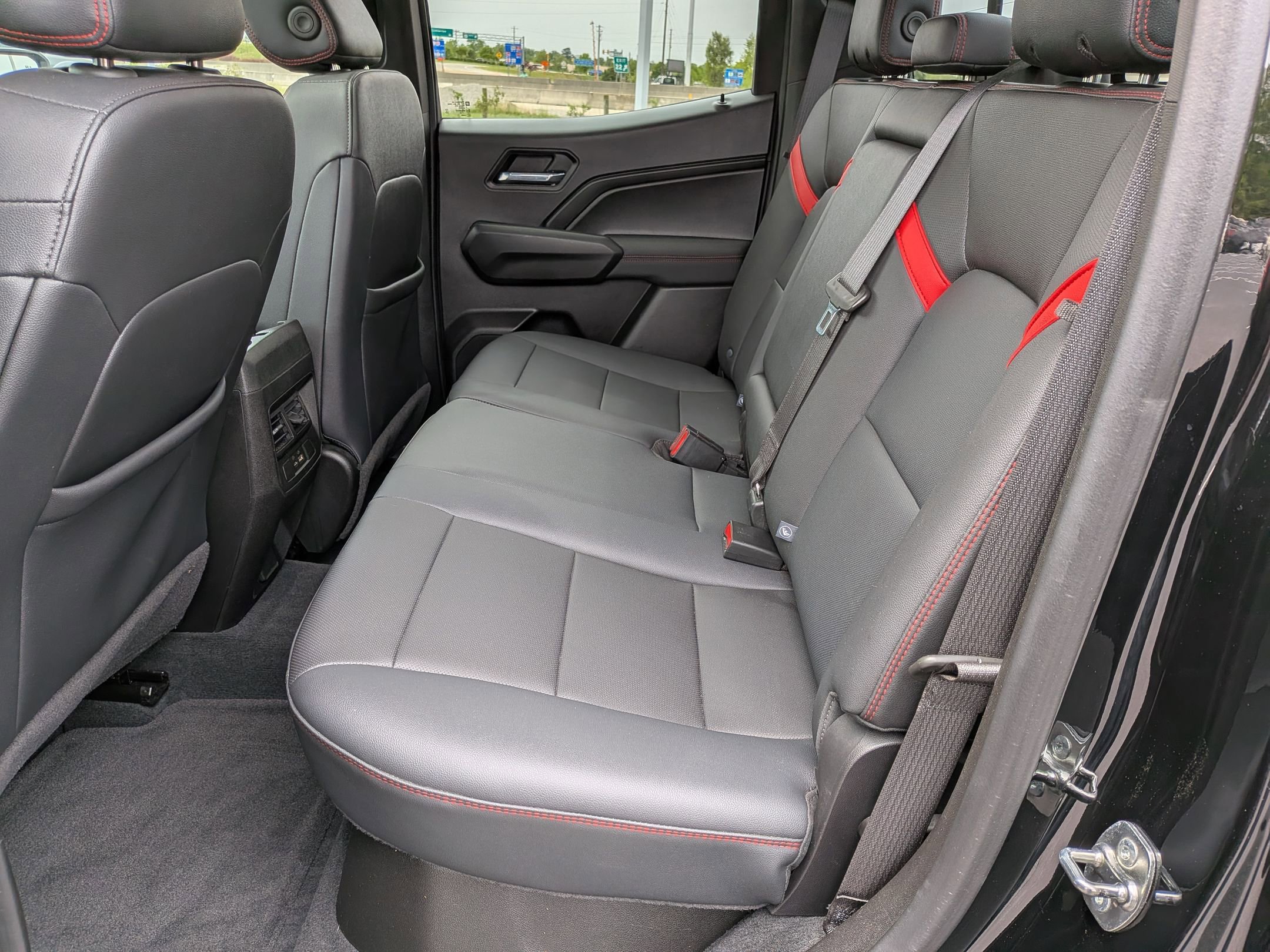 Used 2024 Chevrolet Colorado Z71 w/ Z71 Convenience Package 2 image 30