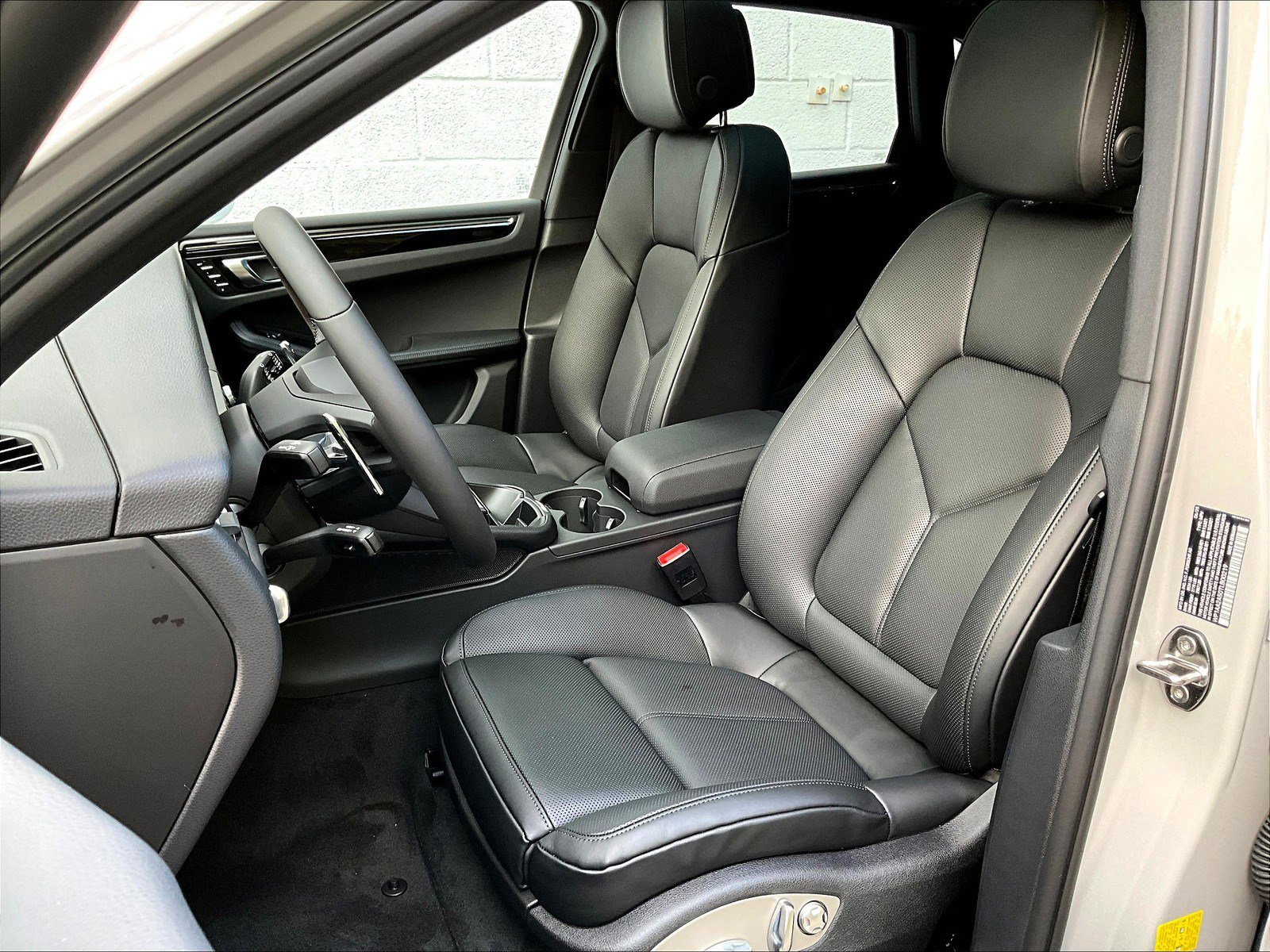 New 2026 Porsche Macan image 5