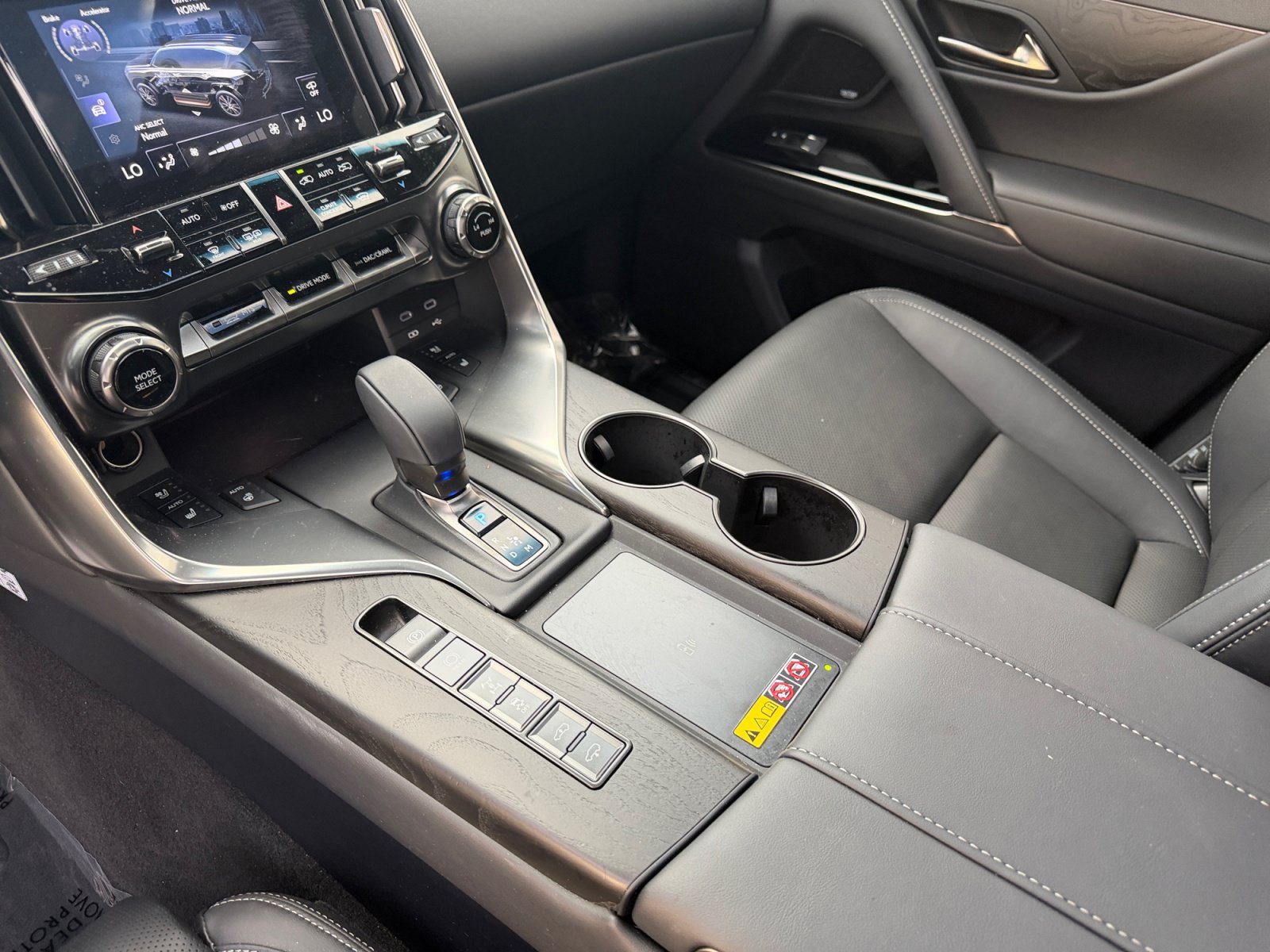 Used 2025 Lexus LX 700h Luxury w/ Accessory Package (Z1) AWD/4WD image 15