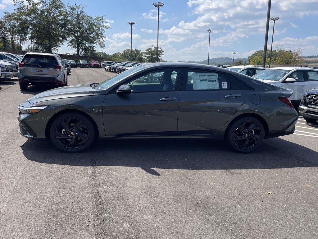 New 2026 Hyundai Elantra SEL Sport FWD image 32