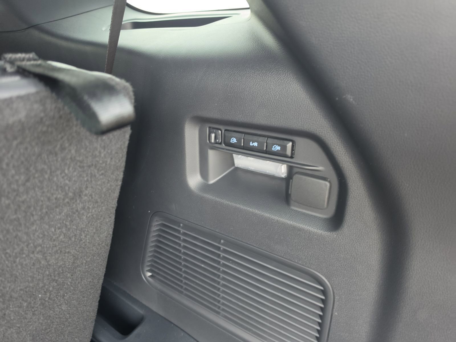 New 2026 Ford Explorer Tremor w/ Tremor Convenience Package image 17